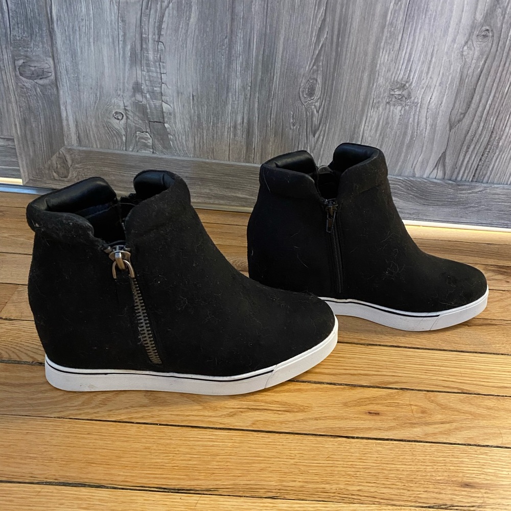 Maurices brand Breanna Hightop Wedge Sneaker - Women’s size 9